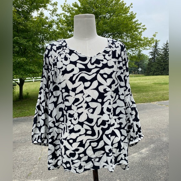 Terra& Sky Tops - Terra & Sky NWT 4X (28~30) Light Weight v-neck Longer /back Poet Sleeve